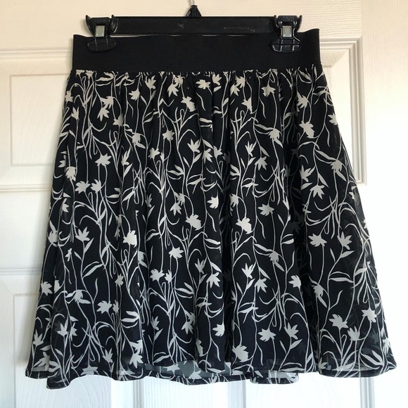 LIKE NEW ~ Floral Skirts from Target - Picture 2 of 3